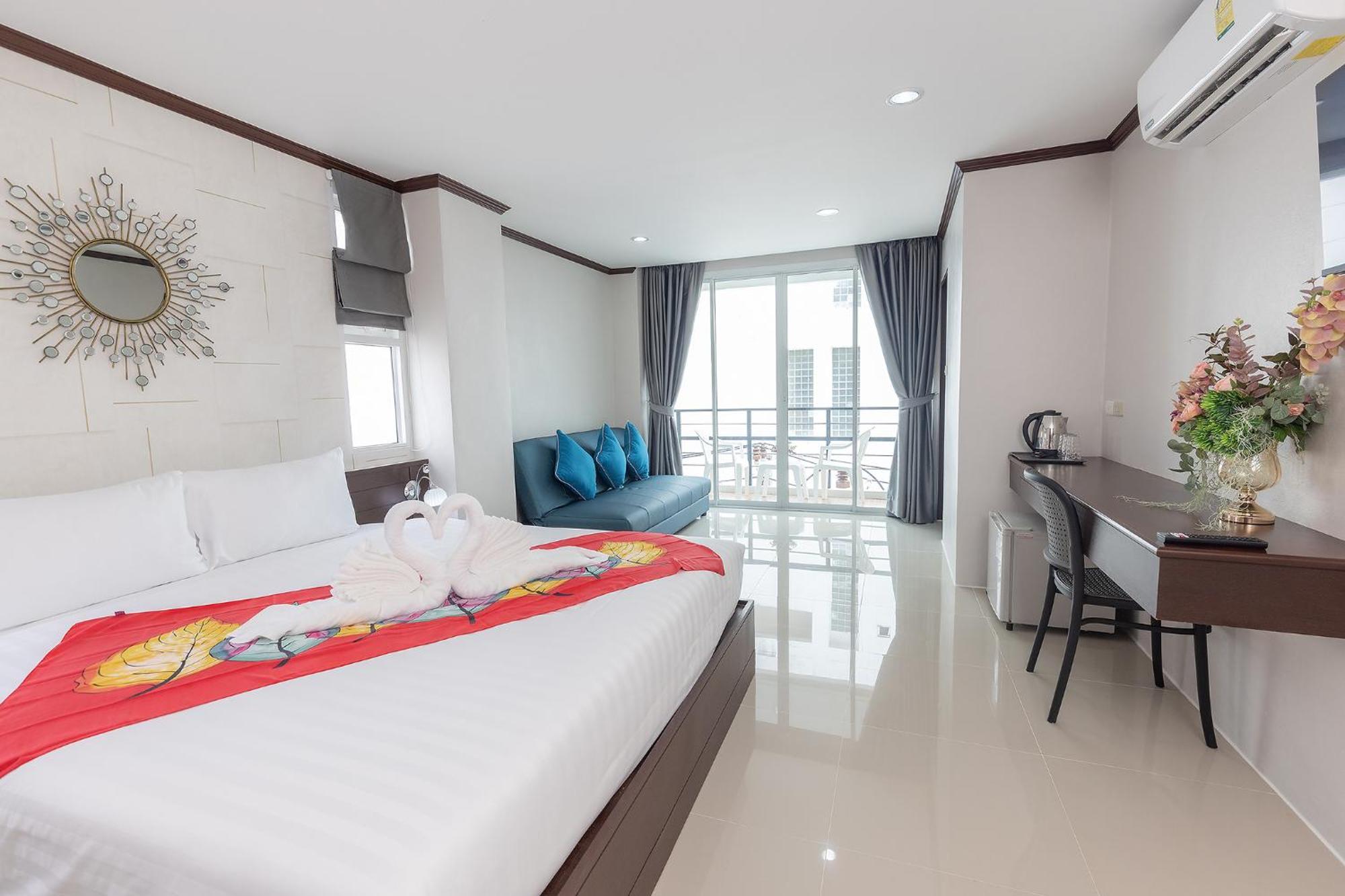 The Chic 3*