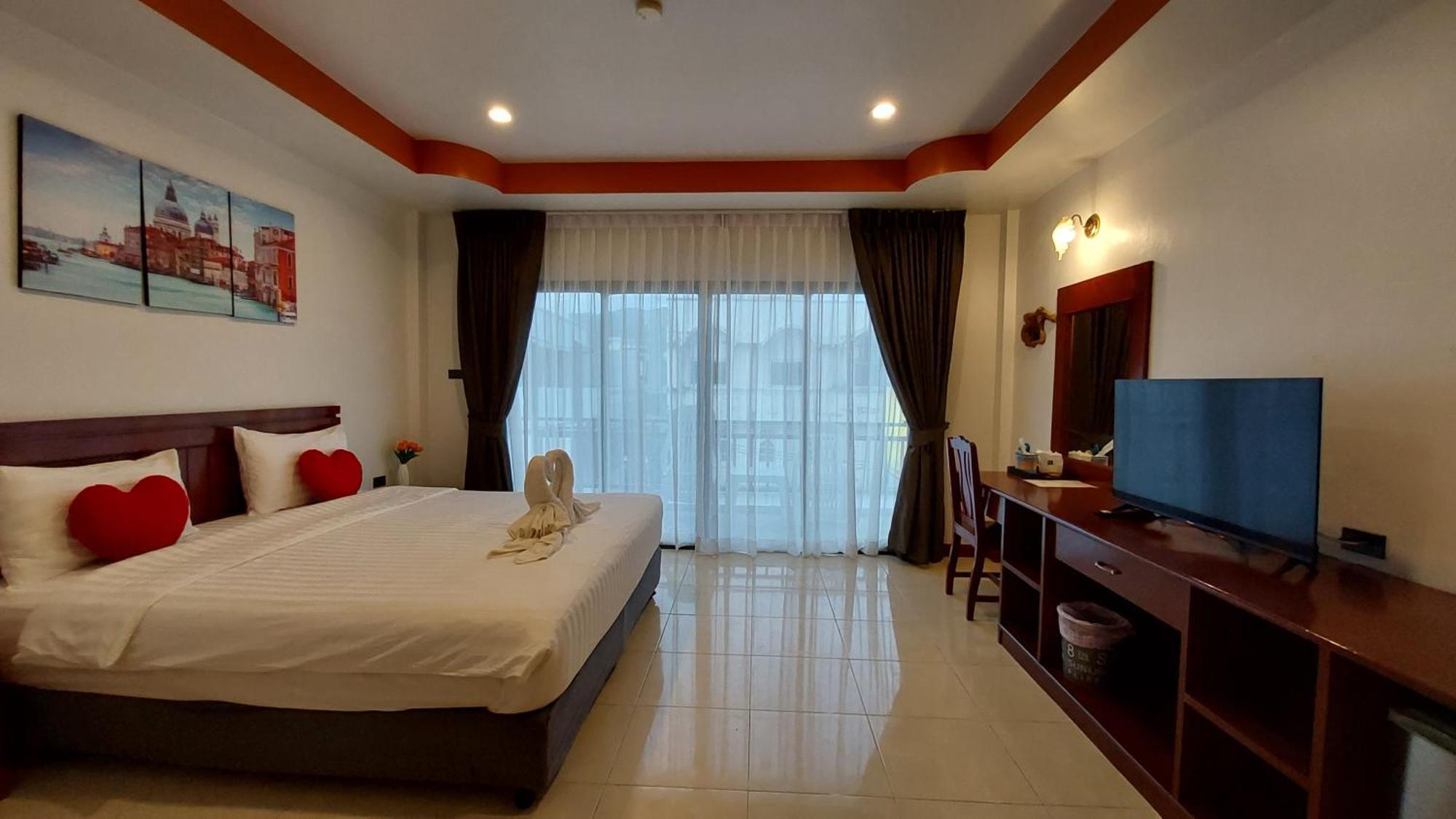 Benetti House Albergue Patong