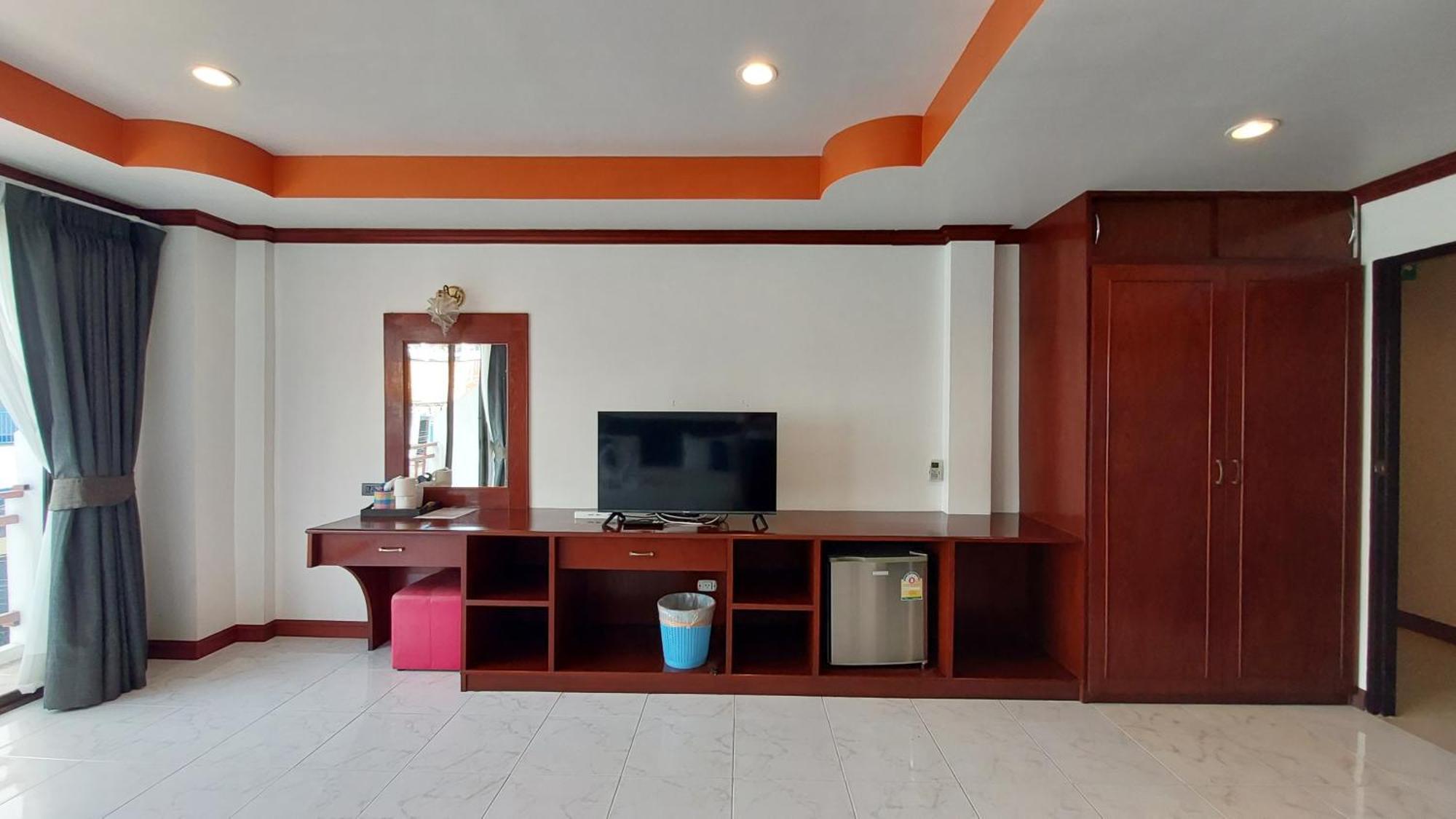 Benetti House Albergue Patong