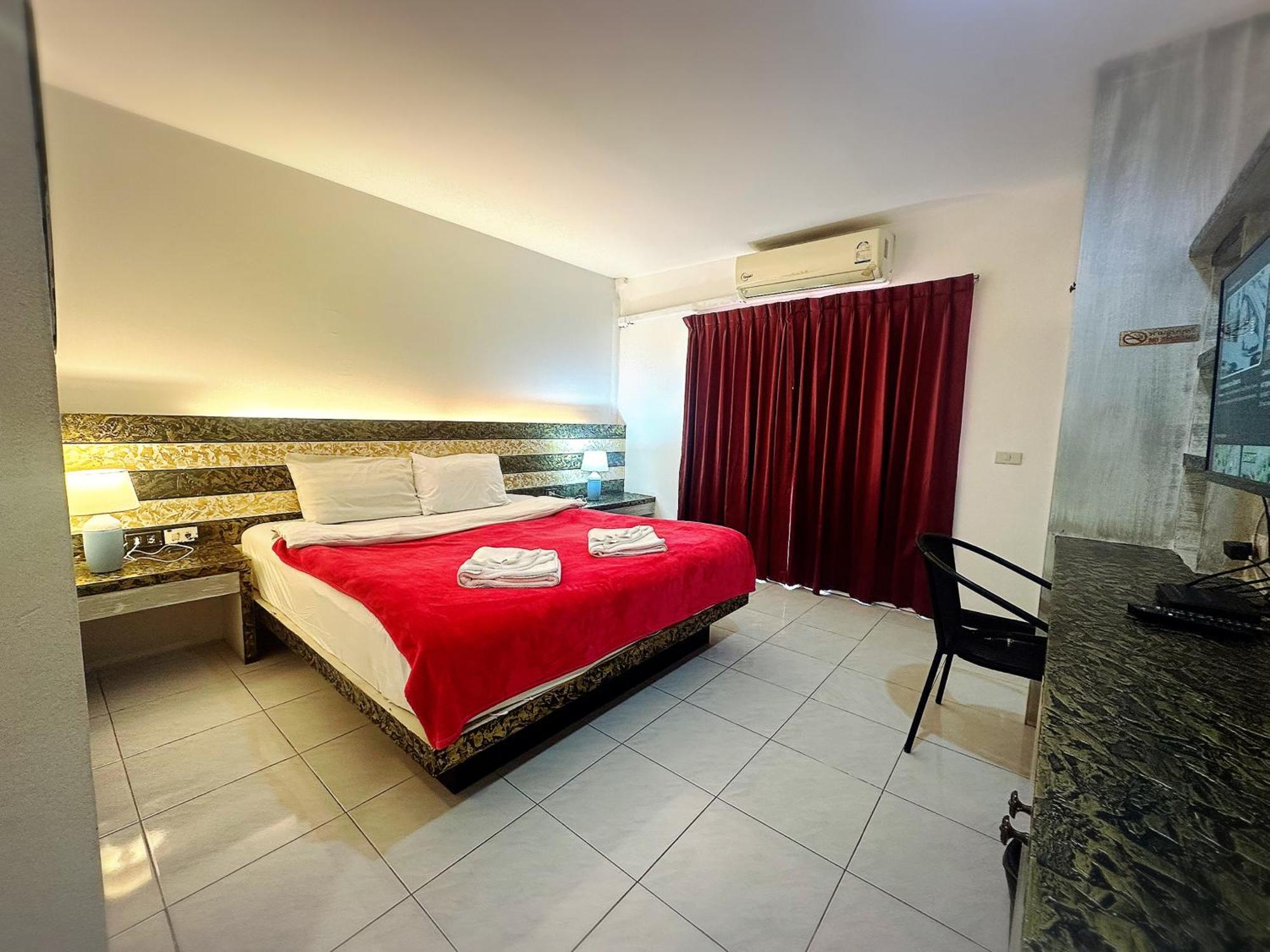 Guest house The Shades 50 Meter Front 3*