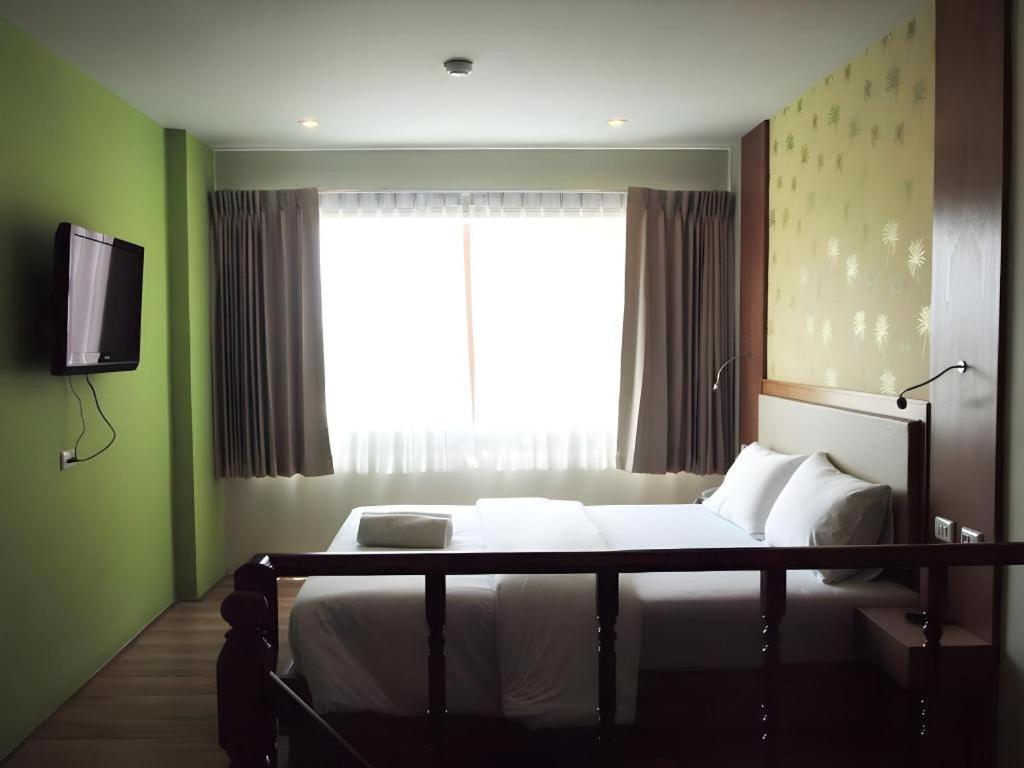 Phuket Ecozy Hotel 2*