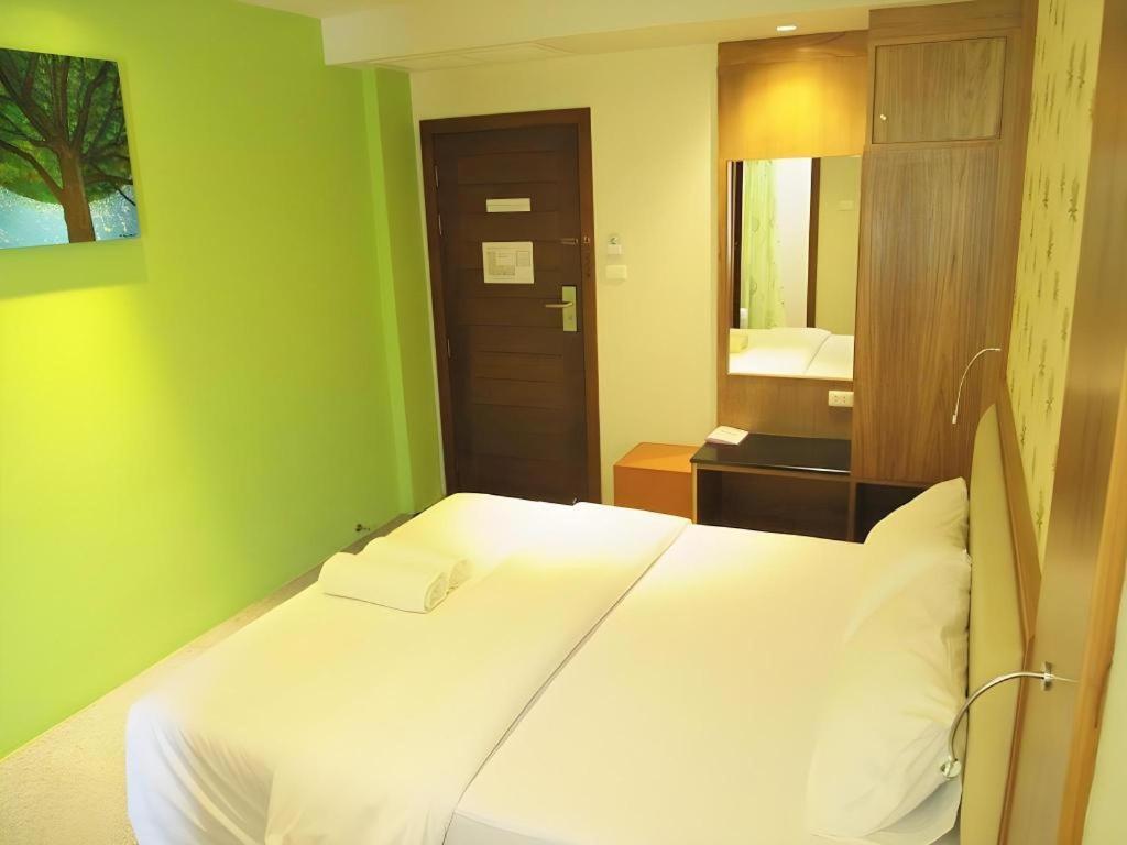 Phuket Ecozy 2*