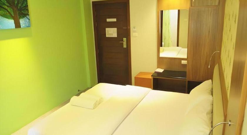 Phuket Ecozy 2*