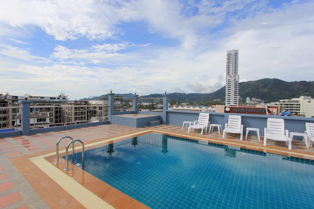 Hotel The Crystal