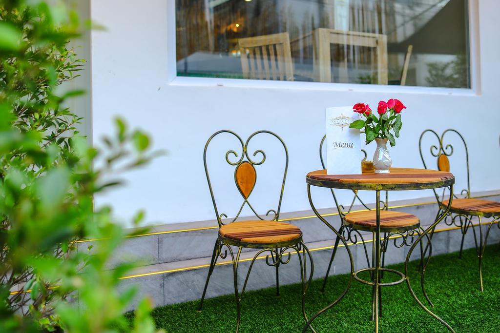 Guest house Cafe De Paris