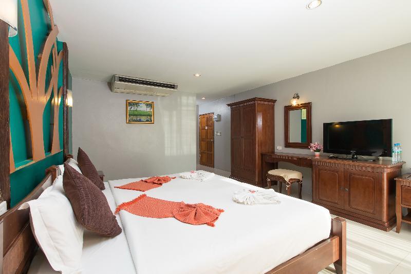 Time Out Beachfront Hotel 3*