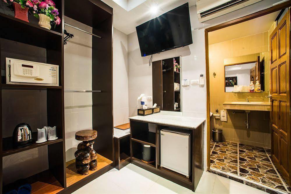 Oyo 861 Dynasty Hotel