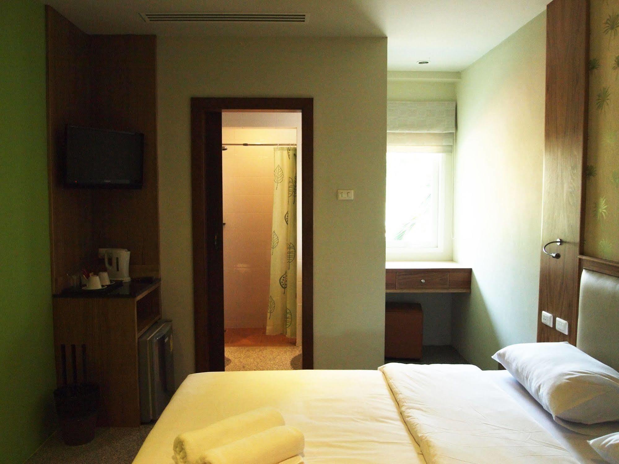 Hotel Phuket Ecozy 2*