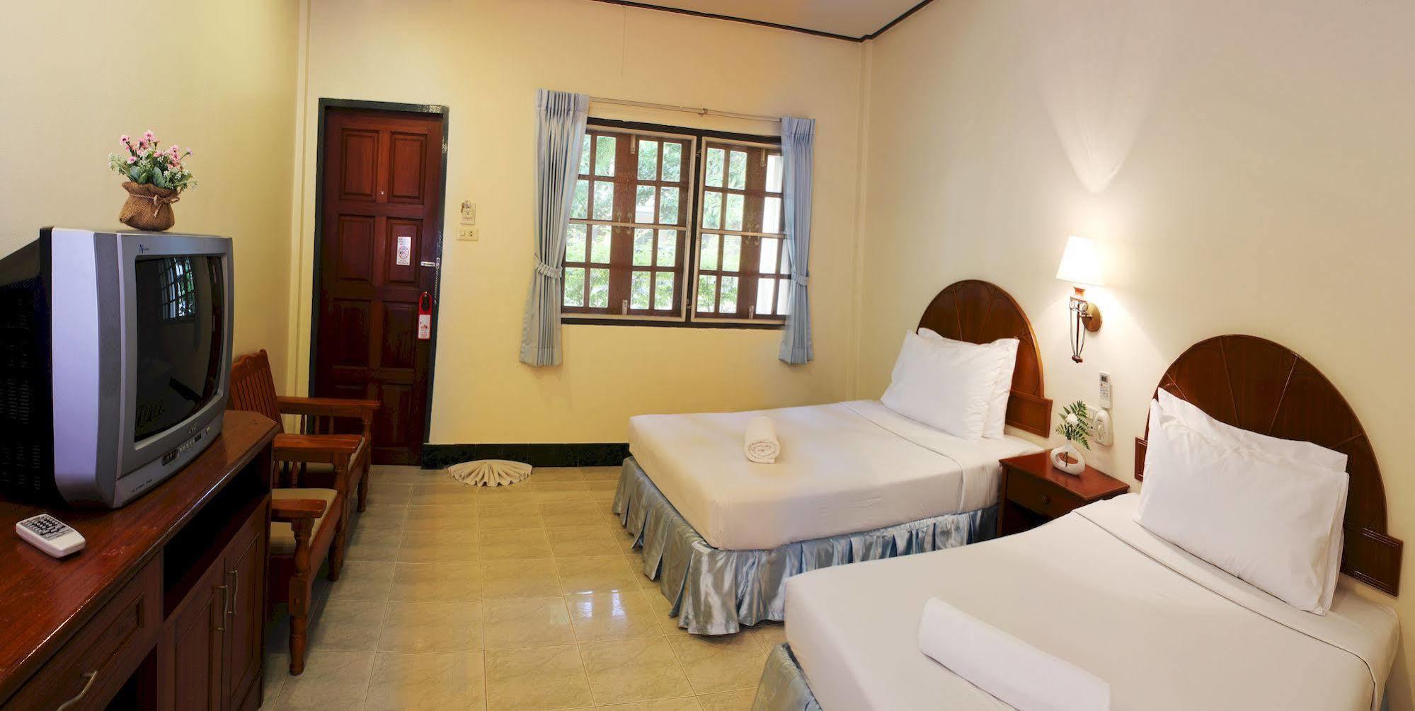 Baan Pron Phateep Hotel