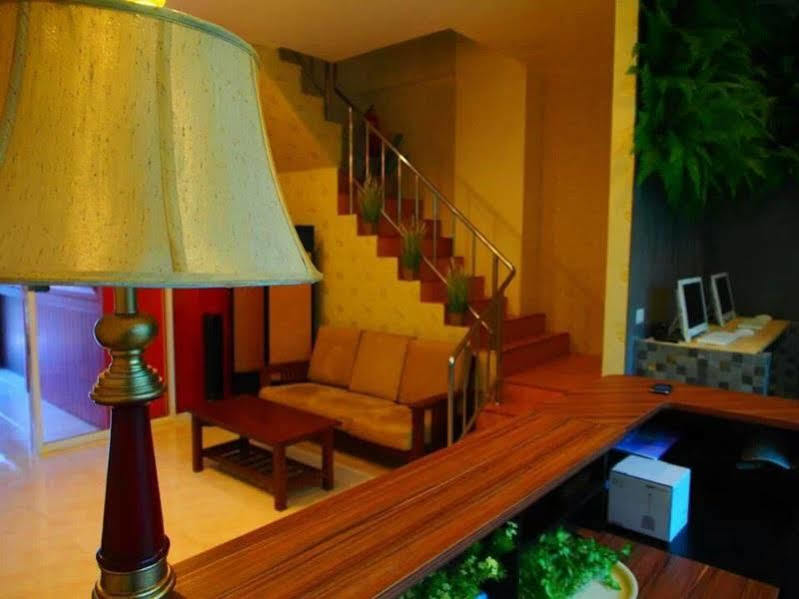 Tree Hug Hotel 2*