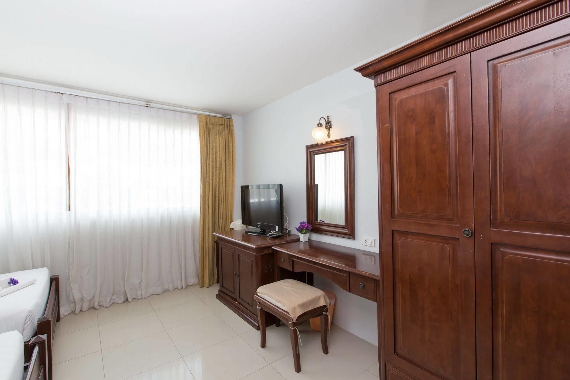 Hotel Time Out Beachfront Patong