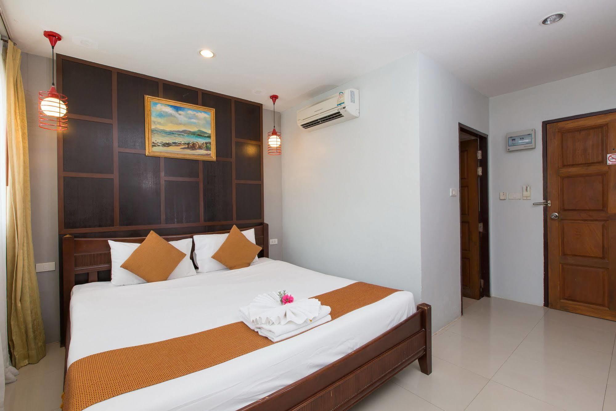 Time Out Beachfront 3*