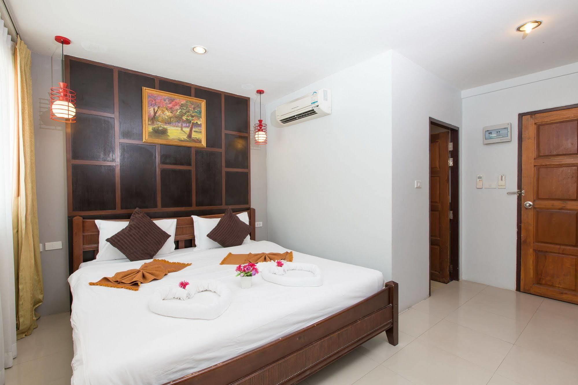 Time Out Beachfront Hotel Patong