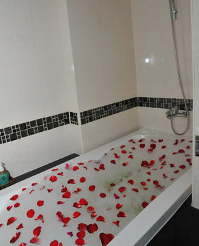 Add & Hotel 3*