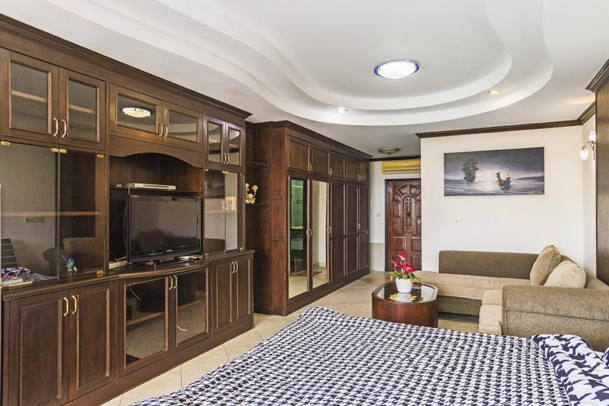 Grand By Favstay * Patong
