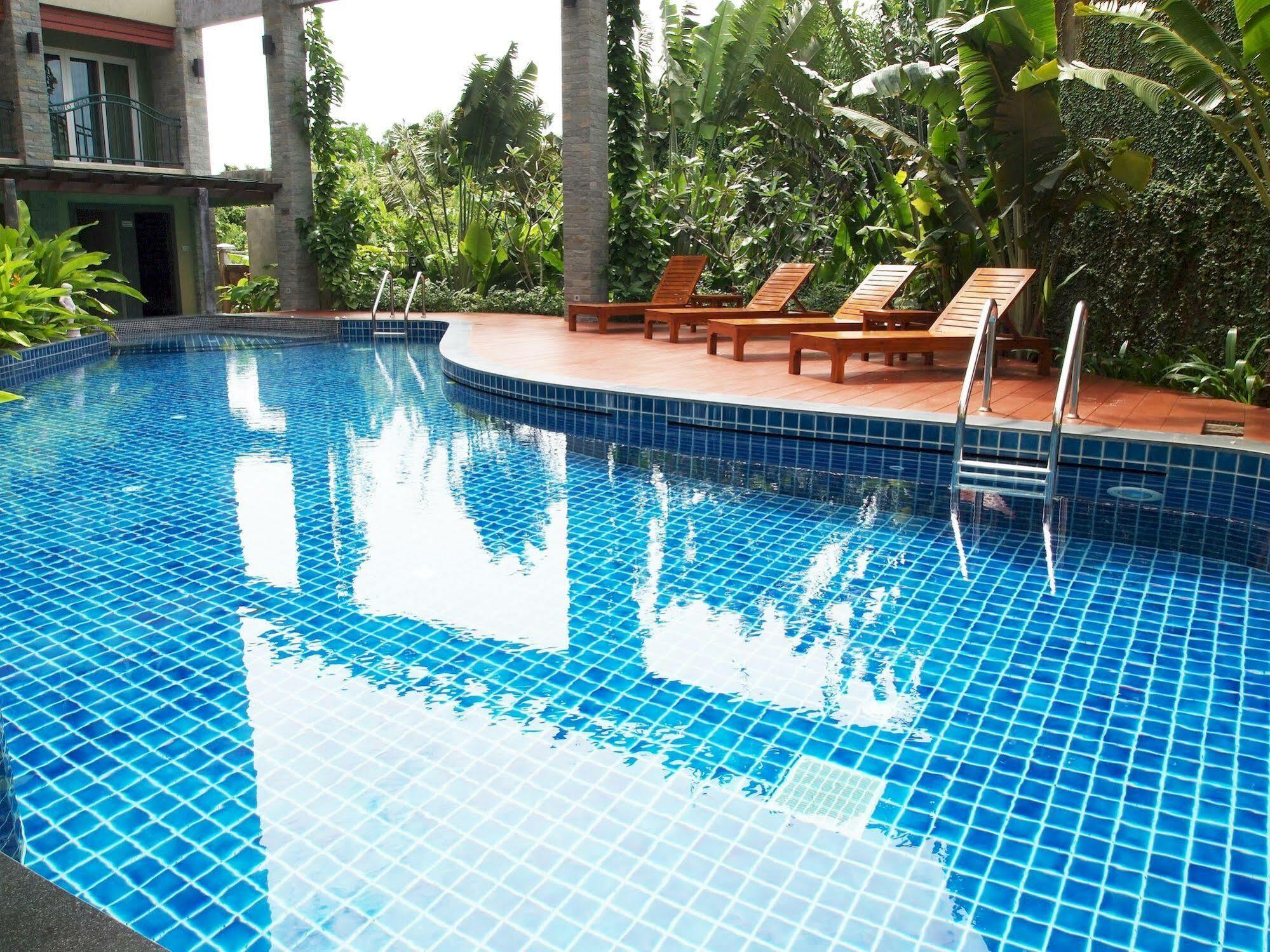 Phuket Ecozy Hotel 2*